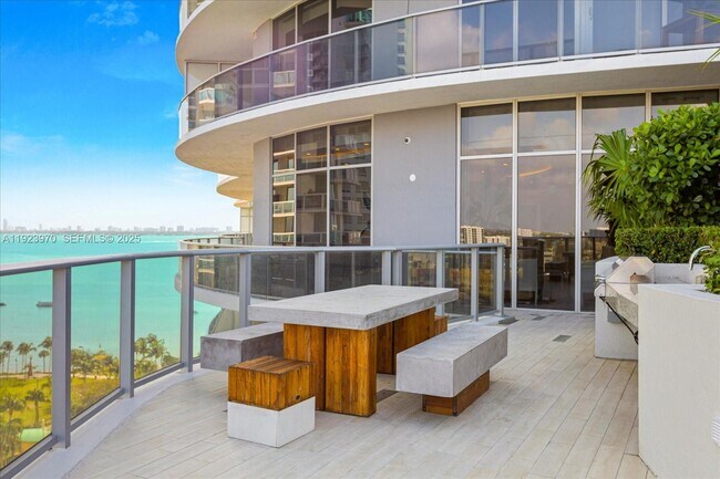 Building Photo - 488 NE 18th St