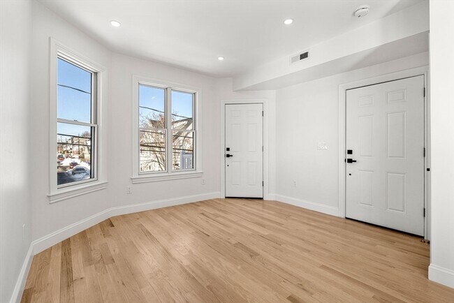 Building Photo - 53 Dustin St