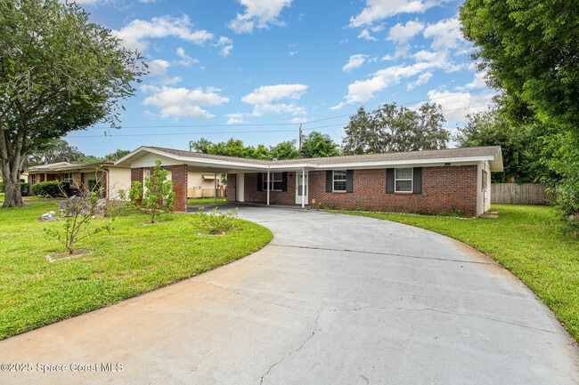 Primary Photo - 1707 N Eden Cir