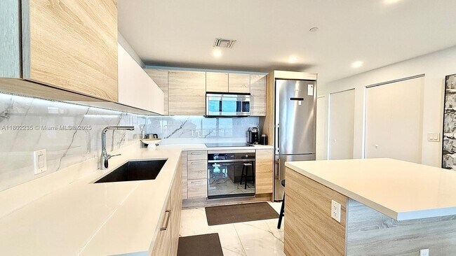 Building Photo - 16385 Biscayne Blvd