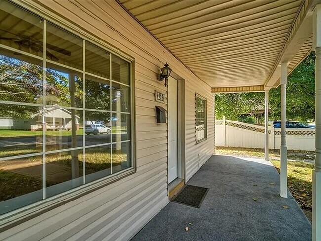 Building Photo - Cute 2 bed 1 bathroom home in Shawnee!