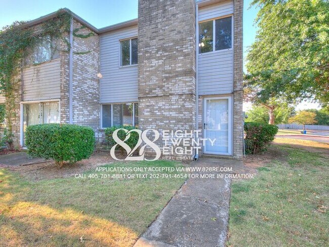 Building Photo - *AVAILABLE NOW!* Spacious 3 Bed/2.5 Bath Condo in East Norman!