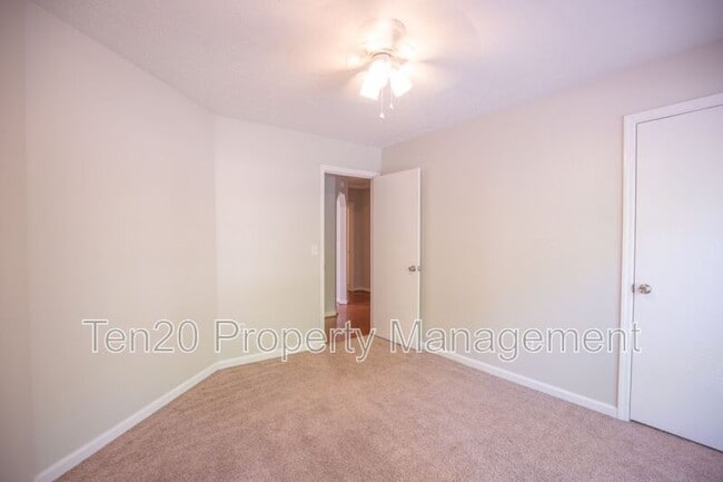 Building Photo - 3714 Fairview Dr