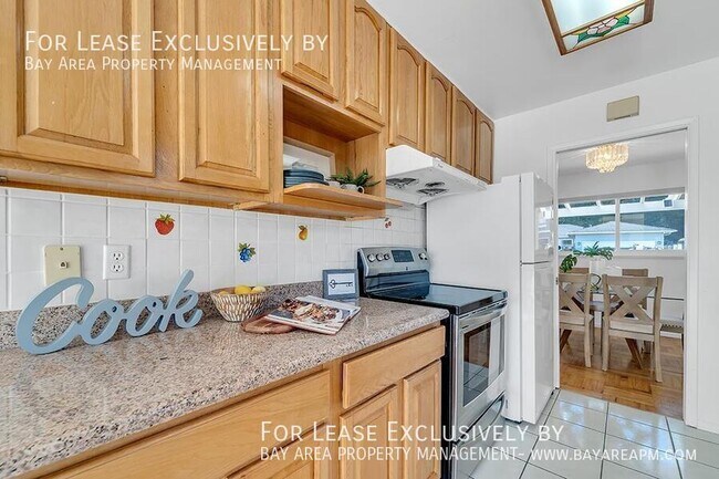Building Photo - 1210 Sleepy Hollow Ln