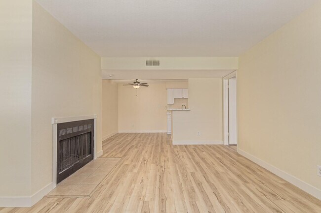 Building Photo - 5995 N 78th St