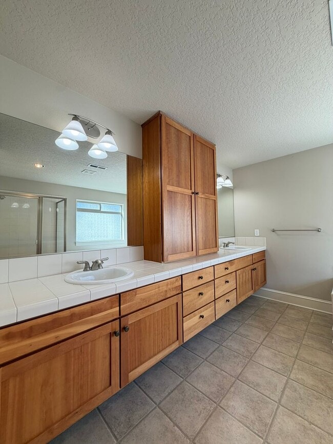 Building Photo - 17204 SW 136th Ave