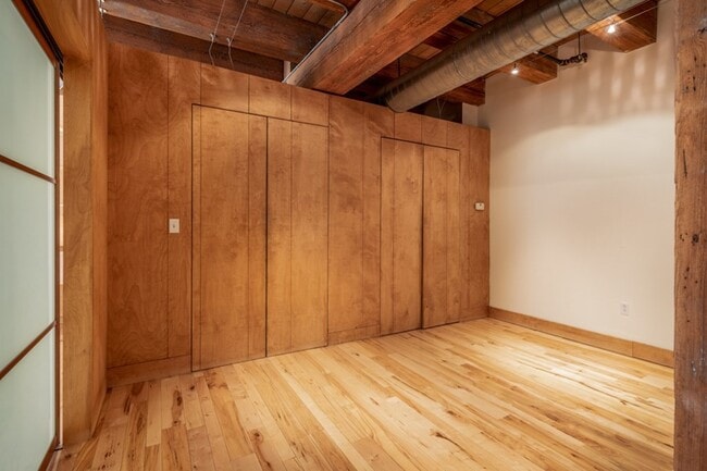 Building Photo - 27 Wormwood St