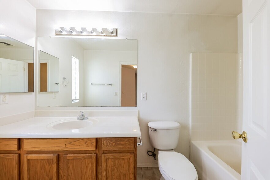 Building Photo - 7222 S 37th Dr