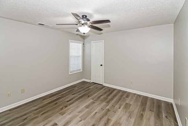 Building Photo - 9587 Chi Chi Ln