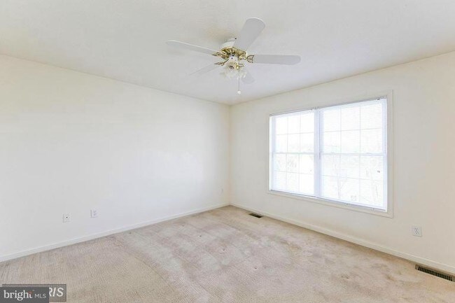 Building Photo - 121 Nature Dr