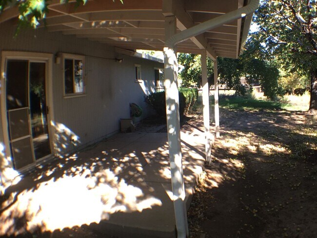 Building Photo - Nice single level home on cul de sac in Foxglenn neighborhood