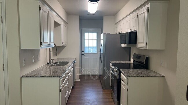 Building Photo - 1209 W Bishop Dr