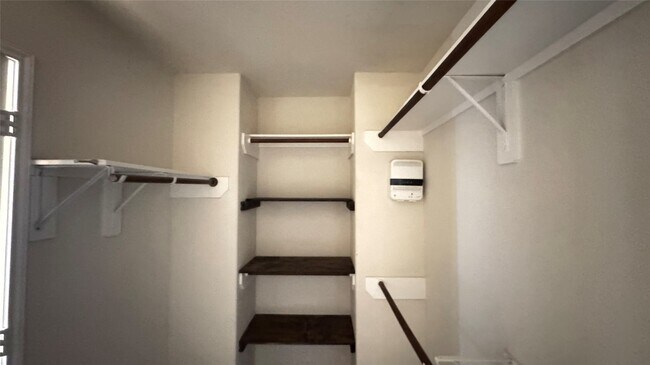 Building Photo - 914 Crestmont Trail Dr