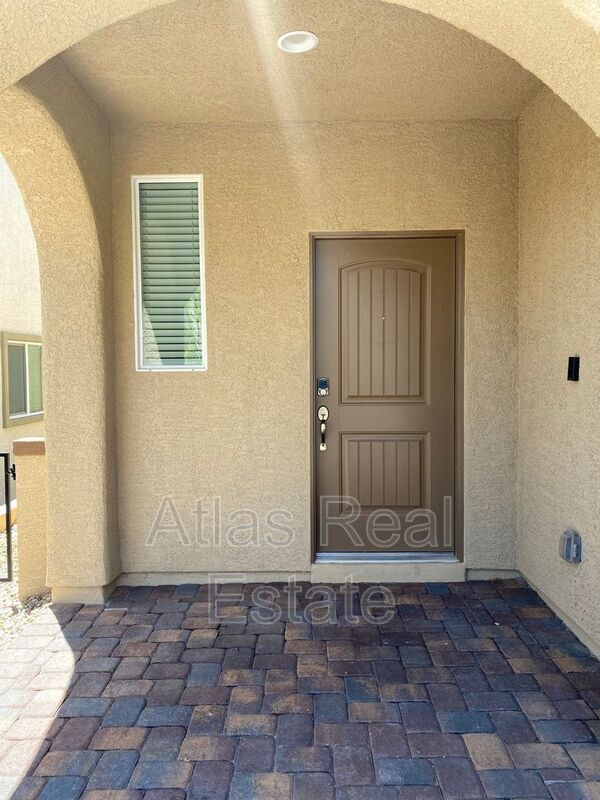 Building Photo - 10455 Skye Knoll Ave