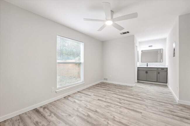 Building Photo - 3609 Leafield Dr