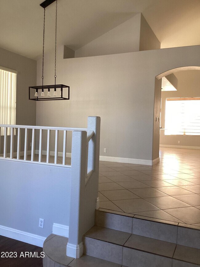 Building Photo - 2331 W Toledo Pl