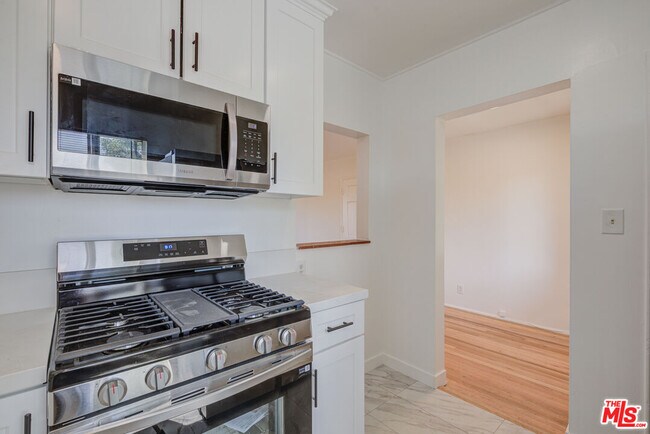 Building Photo - 2710 Bellevue Ave