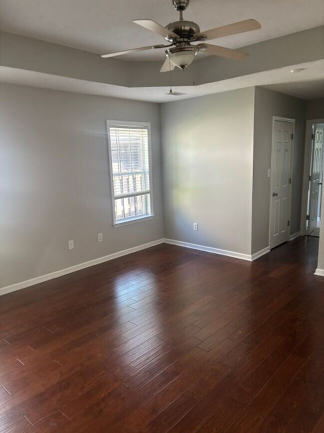 Building Photo - 377 Sandleton Way