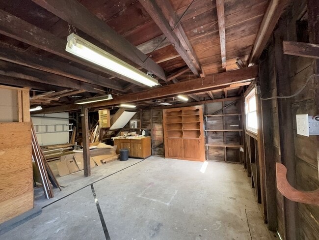 Building Photo - Spacious 3 Bed 1 Bath home located in Eureka