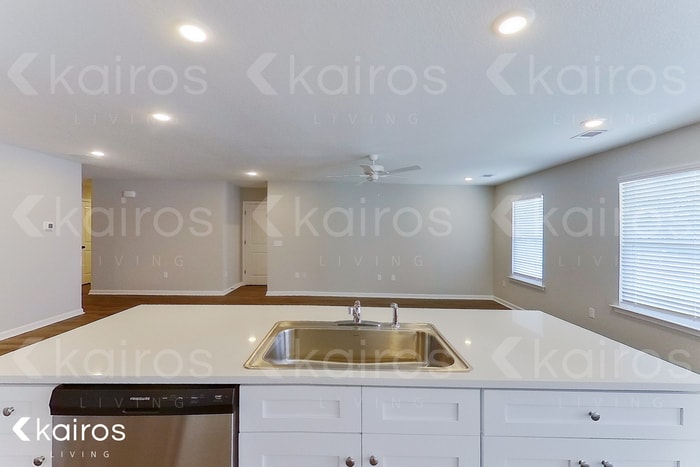 Building Photo - 36 Cottage Grove Dr