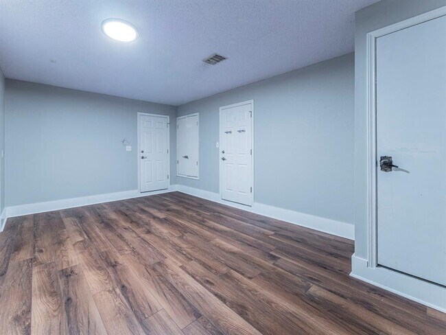 Building Photo - 2406 Dijon Dr