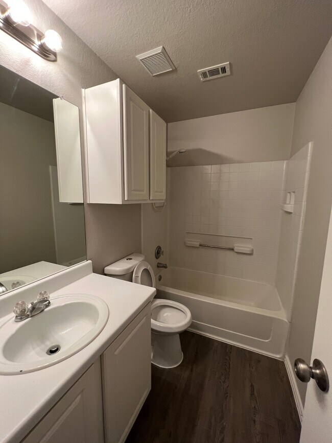 Building Photo - 232 Buttercup Way