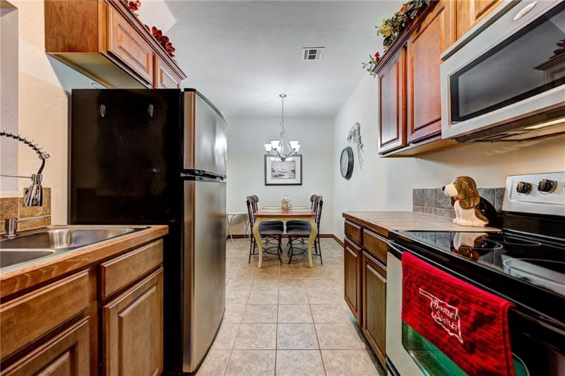 Building Photo - 1812 E Alameda St