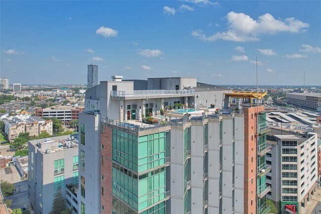 Building Photo - 2000 Bagby St