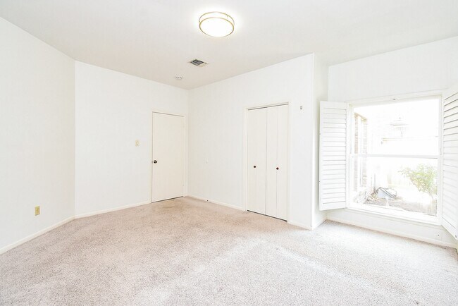 Building Photo - 1231 Creekford Cir
