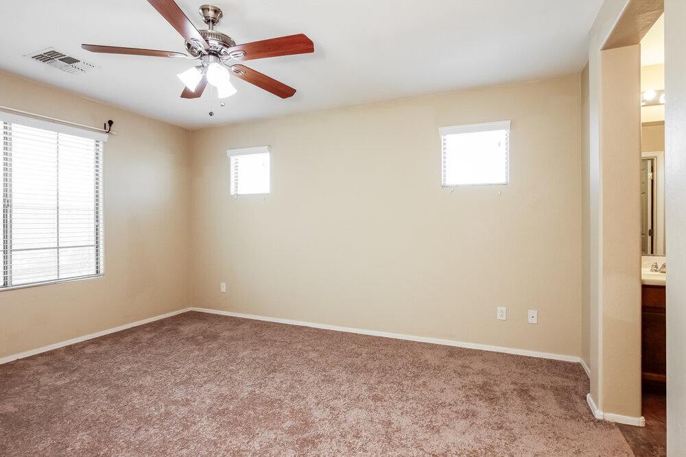 Building Photo - 7906 S 50th Dr