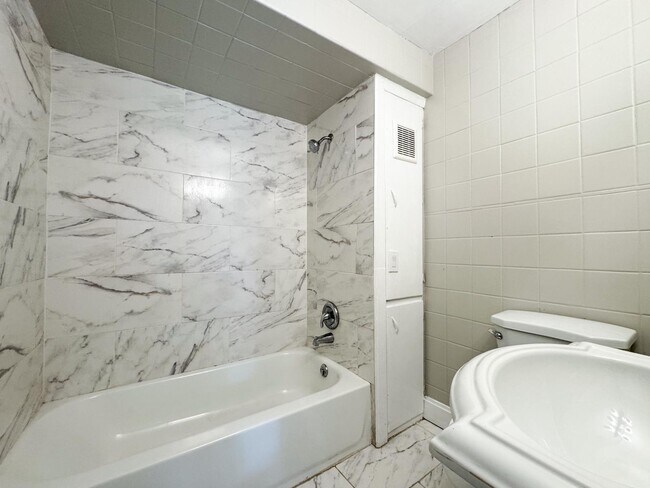 Building Photo - 2778 E 120th St