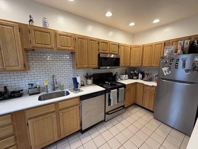 Building Photo - 1404 Beacon St