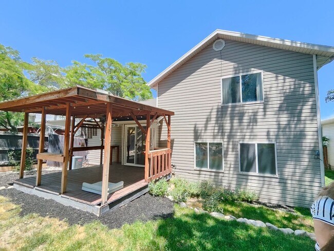 Building Photo - Spacious 4-Bedroom Home in West Valley City!