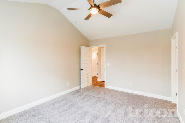 Building Photo - 341 Green Hills Dr