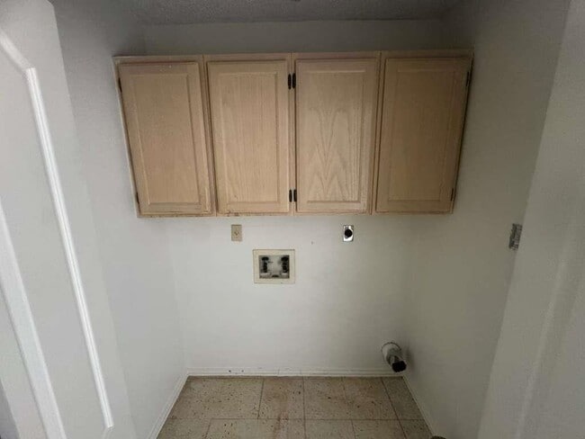 Building Photo - 509 N Mendiola Ave