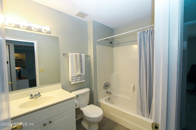 Building Photo - 10200 Belle Rive Blvd
