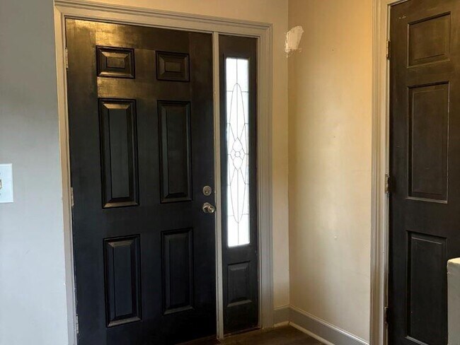 Building Photo - 1562 Linksview Close