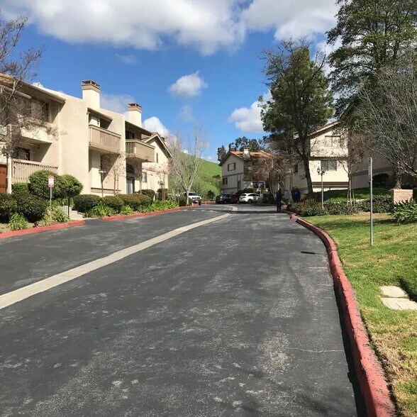 Building Photo - 26005 Alizia Canyon Dr