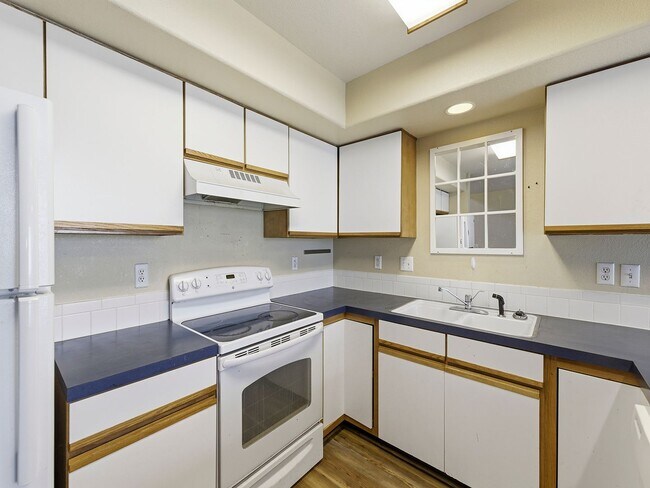 Building Photo - Excellent 4-Bedroom Condo in West Fort Collins!