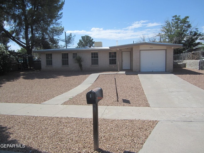 Building Photo - 305 Corvena Way