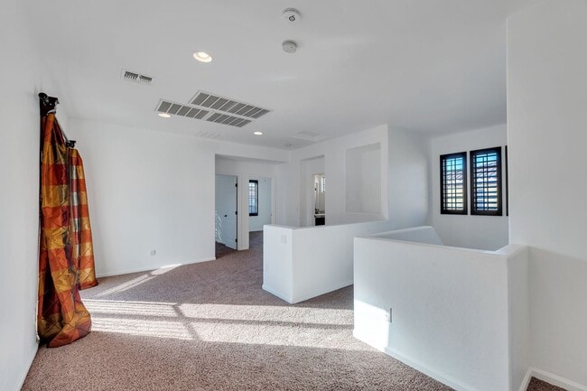 Building Photo - Highly Upgraded SPACIOUS home in desirable Aviano in Desert Ridge!