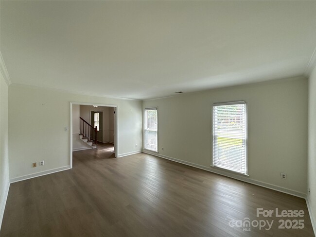 Building Photo - 9909 Elm Creek Ln
