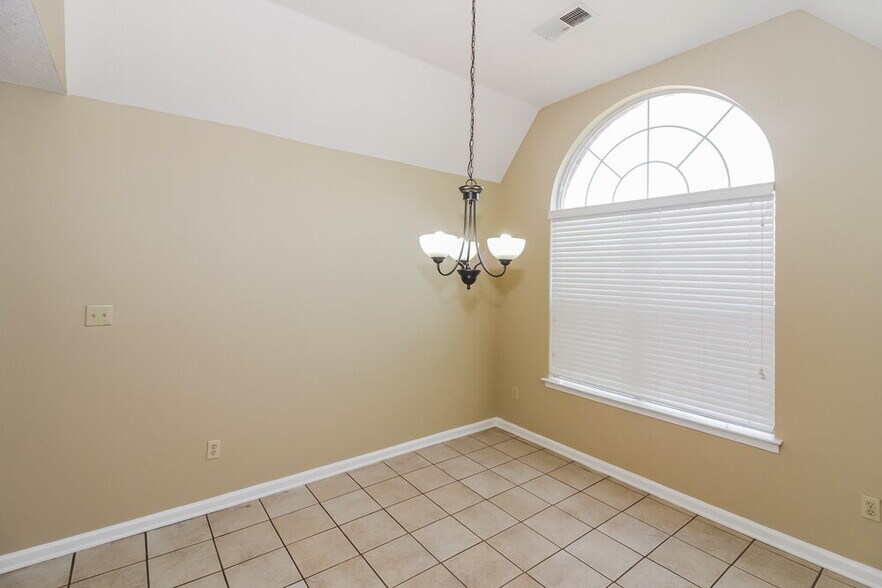 Building Photo - 8207 Cross Point Dr