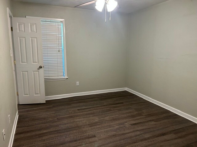 Building Photo - 2128 Little River Ln