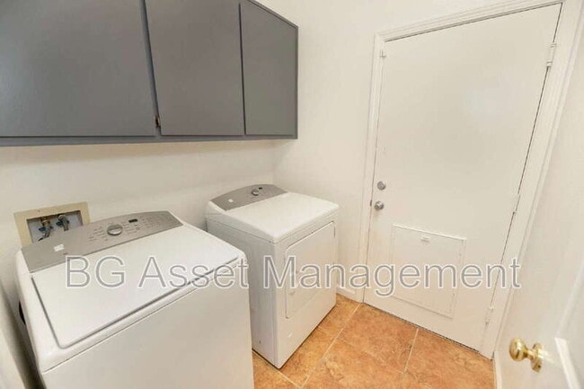 Building Photo - 295 Avalon Cir