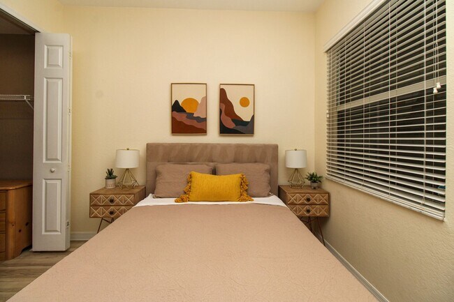 Building Photo - MARIPOSA ** SEASONAL (90 DAY MINIMUM STAY)...