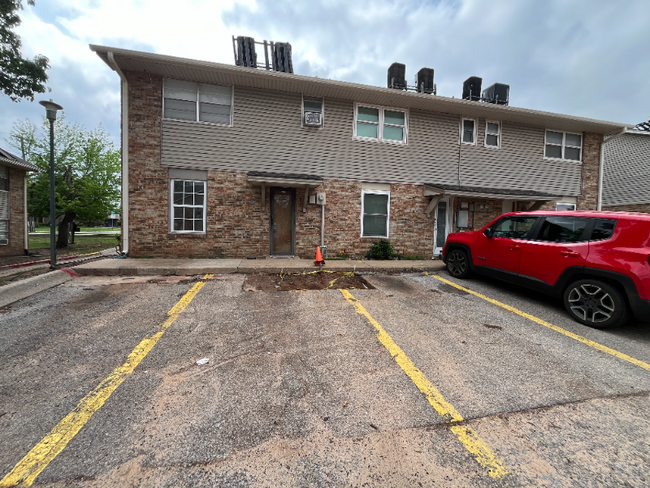 Building Photo - 6734 N Meridian Ave