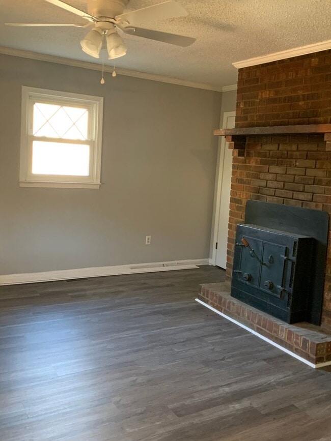 Building Photo - 3 Bedroom Salisbury Home