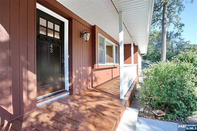 Building Photo - 43 Forest Dr