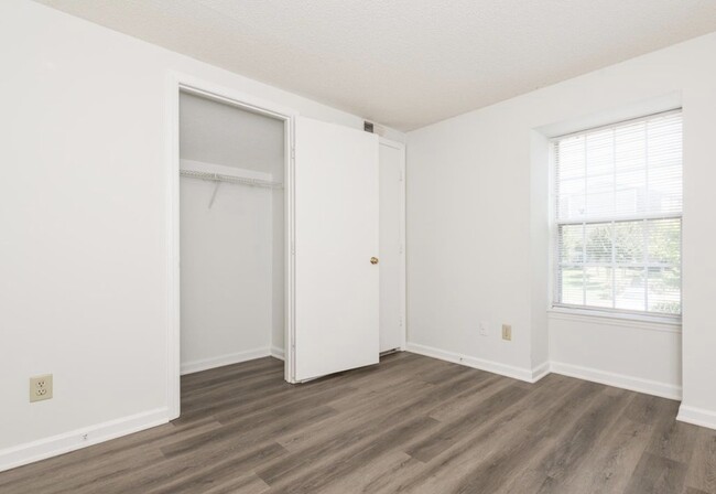 Building Photo - 1614 Arlyn Cir